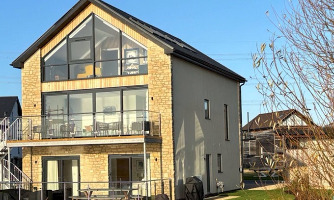 Holworth House | Family-Friendly Retreat at Knighton, Silverlake, Dorset