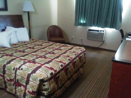 Grand Forks Hotel | Pet-Friendly Comfort at Knights Inn and Suites - Grand Forks