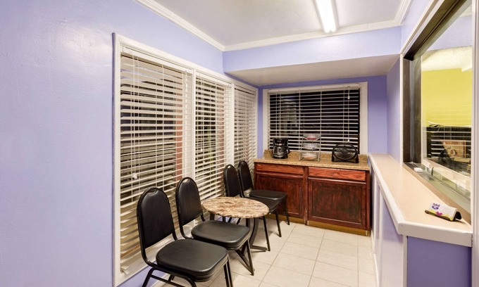 Big Spring Hotel | Comfortable Stays at Knights Inn Big Spring with Breakfast