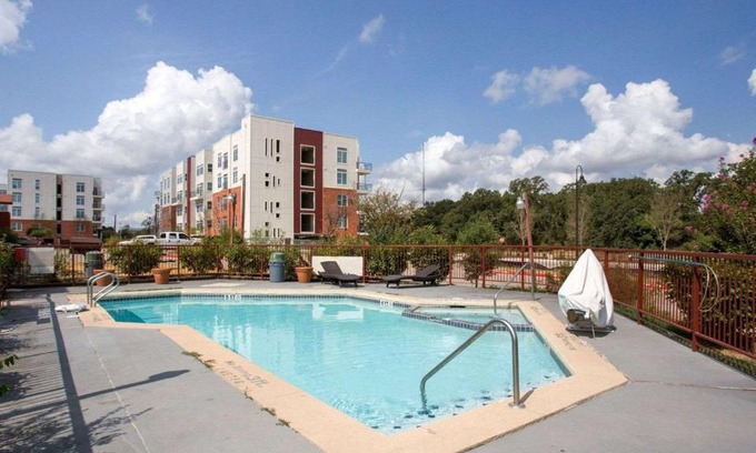 College Station Hotel | Convenient Stay at Knights Inn College Station with Pool