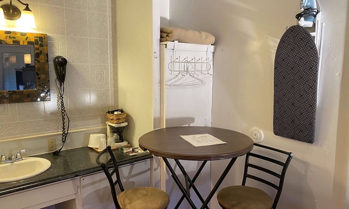 Fairview Hotel | Budget-Friendly Stay at Knights Inn Fairview with Breakfast