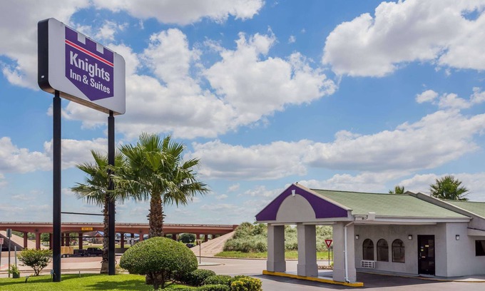 Waco Hotel | Cozy Knights Inn Near Waco: Family-Friendly with Breakfast