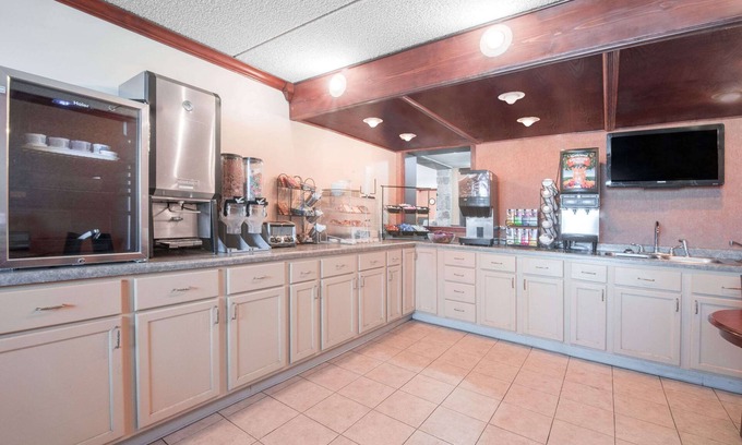 Grand Forks Hotel | Comfort and Convenience at Knights Inn Grand Forks