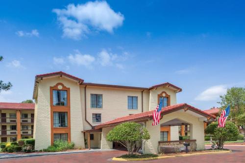 Decatur Hotel | Comfortable Stay at Knights Inn - Lithonia with Great Amenities
