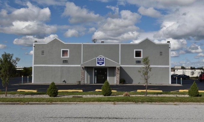 Merrillville Hotel | Pet-Friendly Knights Inn Merrillville for Family Getaways