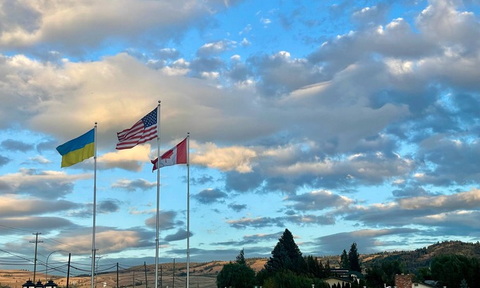 Merritt Hotel | Discover Knights Inn Merritt: Family-Friendly with Pool