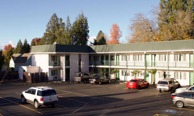 Northeast Neighbors Hotel | Comfortable Knights Inn Salem, OR: Family-Friendly Amenities