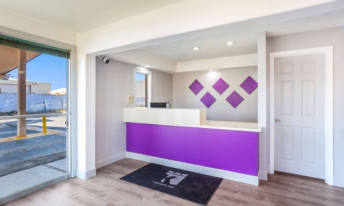 Yuma Hotel | Relax at Knights Inn Yuma: Pool, Spa & Family-Friendly
