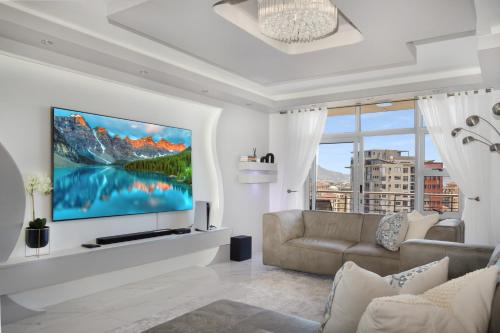 Century City Apartment | Trendy Knightsbridge E906: Family-Friendly with Pool Access