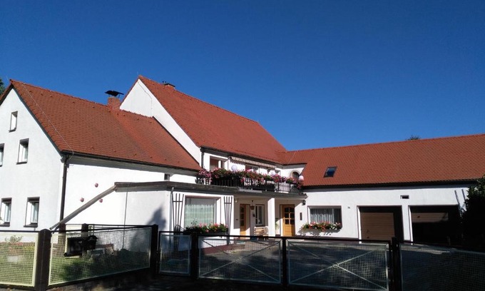 Vierkirchen Apartment | Pet-Friendly Retreat at Knoblochs Ferienhof - Rated 9/10