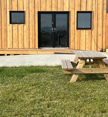 Callan House | Idyllic Knockreagh Farm Cottages with Mountain Views