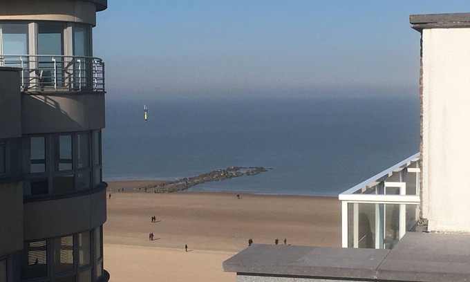 Het Zoute Apartment | Oceanfront Bliss at Knokke Le Zoute with Spa & Pool