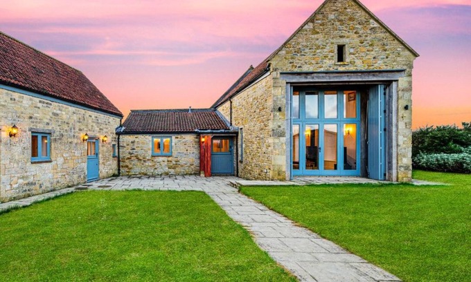 Shepton Mallet House | Relax at Knoll View Ranch with Group Hot Tub Access