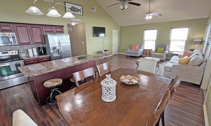 Golden Meadow House | Seaside Haven: Family-Friendly Stay at Knot Workin