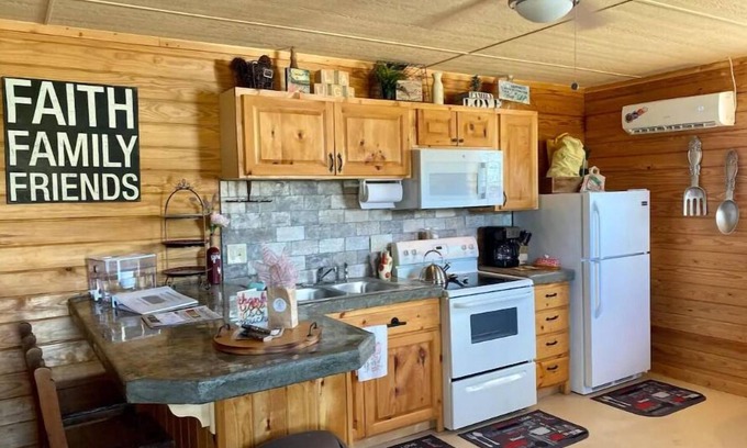 Bandera Cottage | Cozy "Knotty Pine" Cottage with Pool and Lake View
