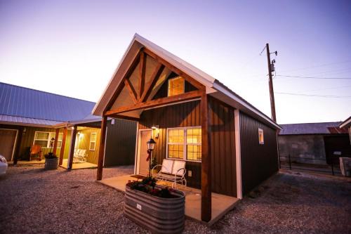 Mountain View Hotel | Inviting Knotty Squirrel Cabins: 5-Star Family Retreat