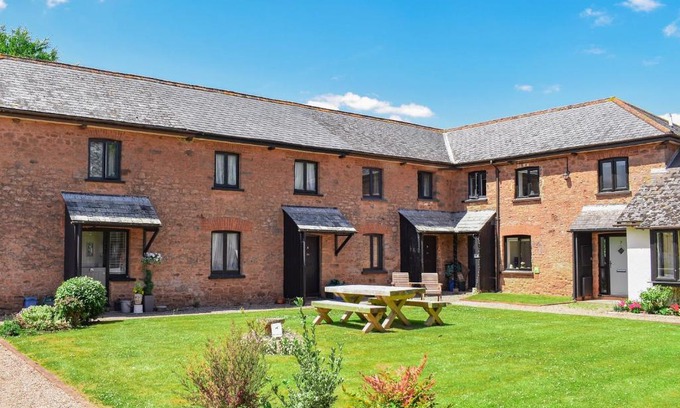 Bicton House | Pet-Friendly Retreat at Knowle Cottage - 4 Star Stay