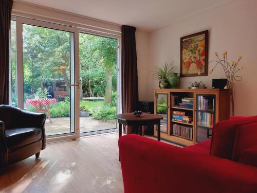Geesteren Apartment | Discover KnusinTwente: Guest Rated 9/10 with Kitchen Access