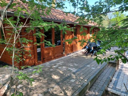 Epe House | Cozy Lodge on Expansive Green Grounds @ Veluwe, Family-Friendly