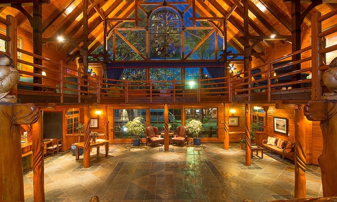 Knysna Central Hotel | Experience Knysna Log-Inn Hotel: Family-Friendly Retreat