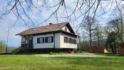 Kanal House | Cozy Retreat in the Forest: Family & Pet-Friendly Stay