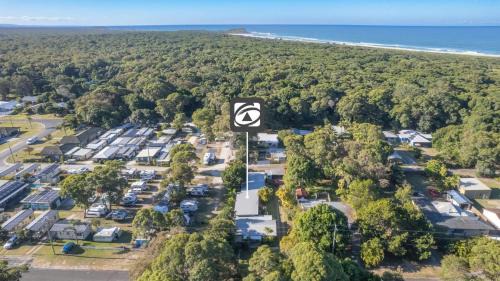 Iluka Cabin | Cozy Koala Lodge Studio 2 with Pool and Breakfast Included