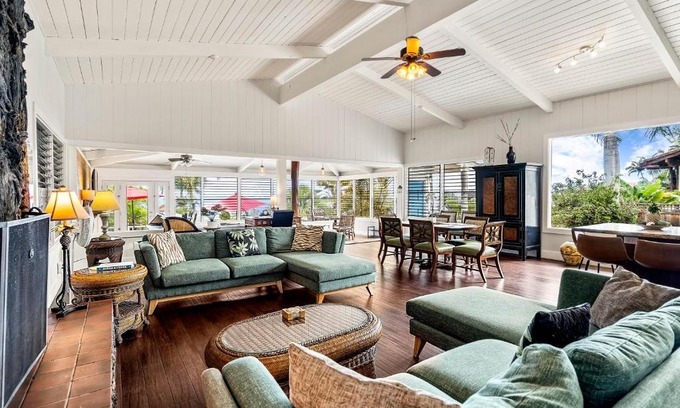 Kahaluu-Keauhou House | Discover Koana Breeze: Family-Friendly Stay with Breakfast