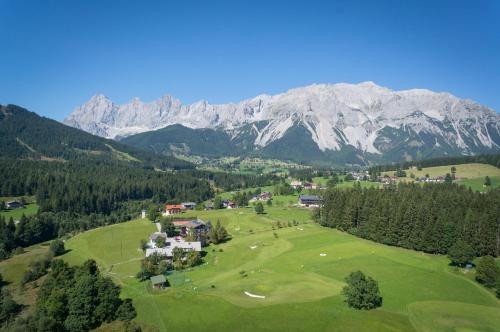 Ramsau am Dachstein Hotel | Experience Kobaldhof: Family-Friendly Retreat with Pools