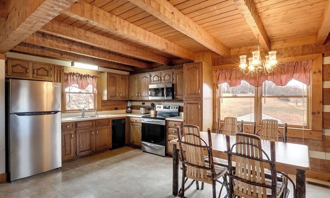 Kodak Cabin | Convenient Kodak Retreat: 3 Bedrooms, Pool & Hot Tub