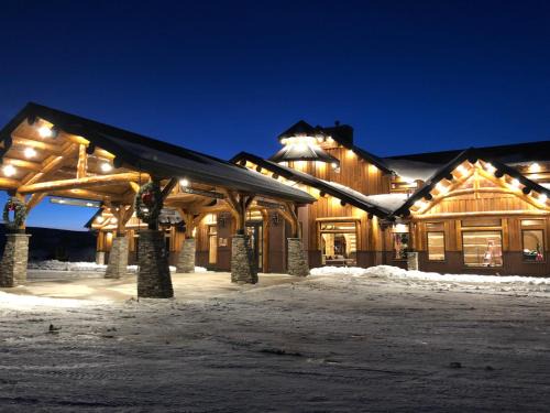 Afton Resort | Top-Rated Kodiak Mountain Resort with Hot Tub & Kitchen