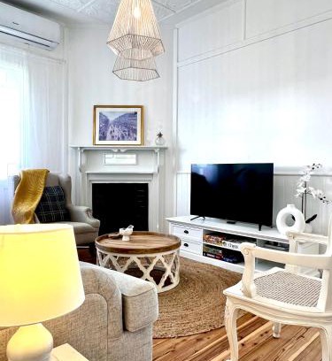 Cessnock House | Guest Rated: Kodu Cottage Hunter Valley with Pool Access