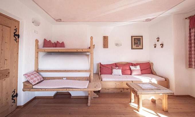 Campo Tures Apartment | Pet-Friendly Retreat at Kofler zw den Wänden Apt Alpenrose