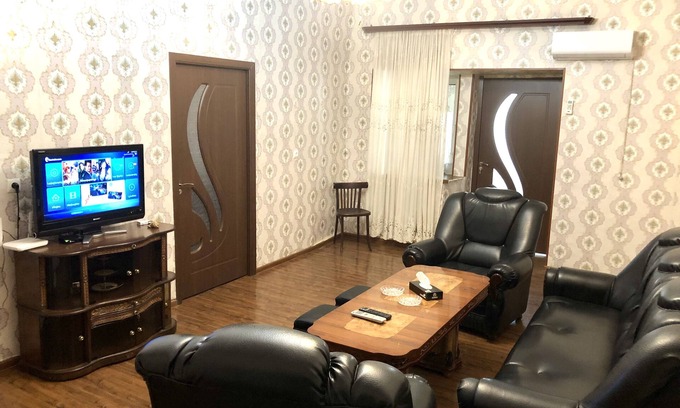 Kentron Apartment | Convenient Central Apartment with Breakfast & Pet-Friendly Stays