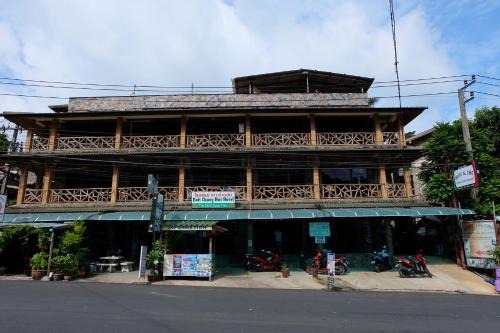 Ko Chang Hostel | Beachfront Bliss at Koh Chang Hut Hotel with Ocean Views