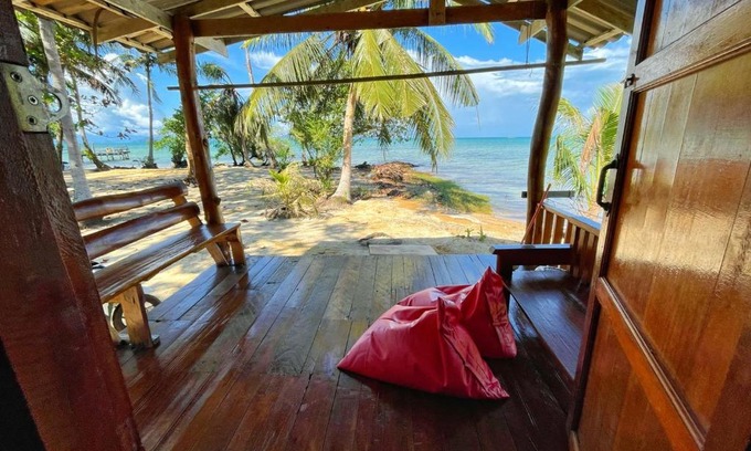 Ko Mak Resort | Cozy Koh Mak Green View Resort with Oceanfront Dining