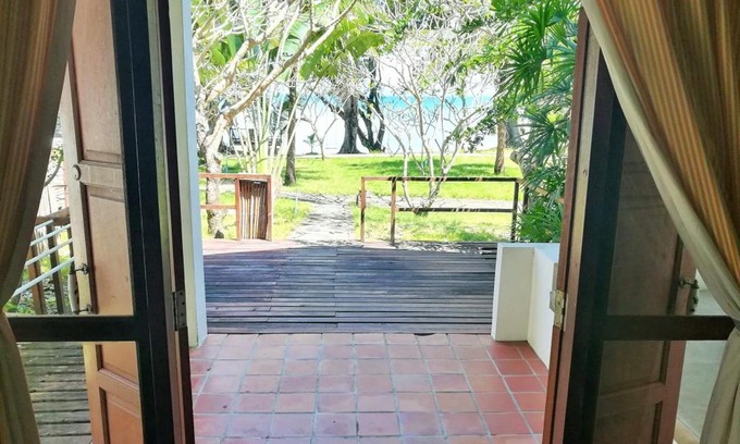 Koh Mun Nork Resort | Beautiful Koh Munnork Private Island with Pool & Beach Access