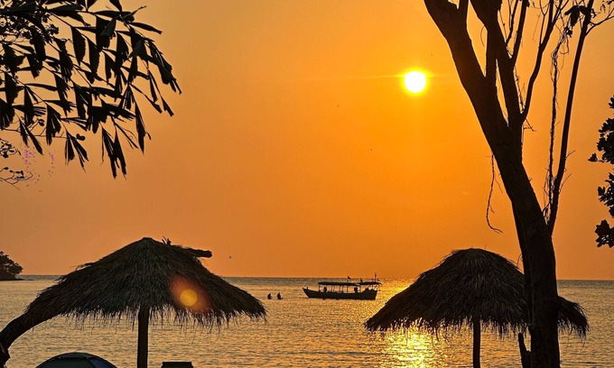 Prey Nob Hotel | Relax at Coral Bay Resort with Ocean Views and Pool