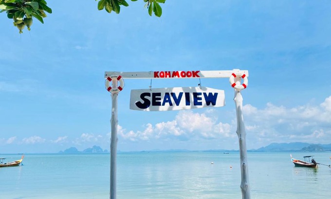 Ko Mook House | Oceanfront Koh Mook Sea View Bungalow with Private Beach