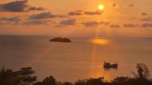 Koh Rong Cabin | Scenic Kohrong Sea Views Bungalows with Family-Friendly Amenities