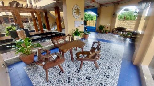 Santa Rosa Bed & Breakfast | Koi Empire Bed and Breakfast