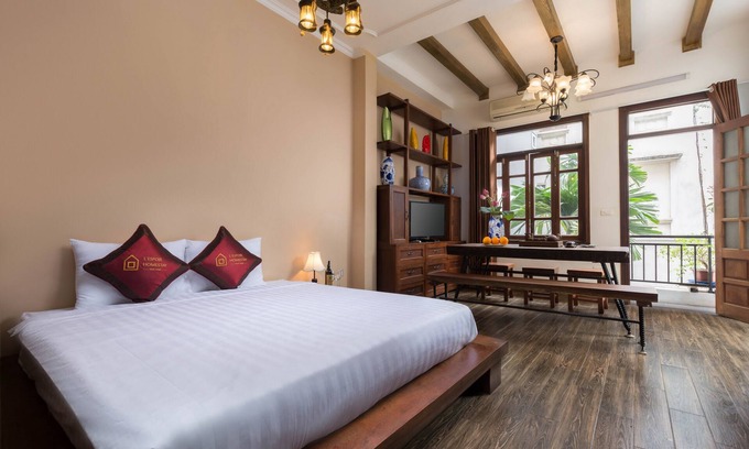 Yen Phu House | Relax at Koi Fish Pond Homestay: A Tranquil Retreat
