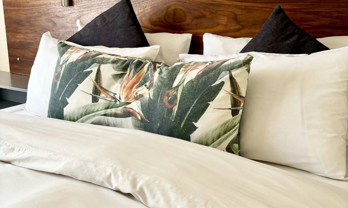 Bedfordview House | Discover Koi Liv-Inn: Family-Friendly with Pool & Breakfast
