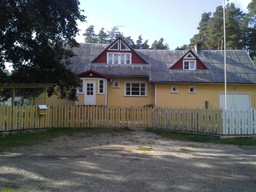 Haapsalu House | Pet-Friendly Koidu Homestay with Hot Tub & Great Reviews
