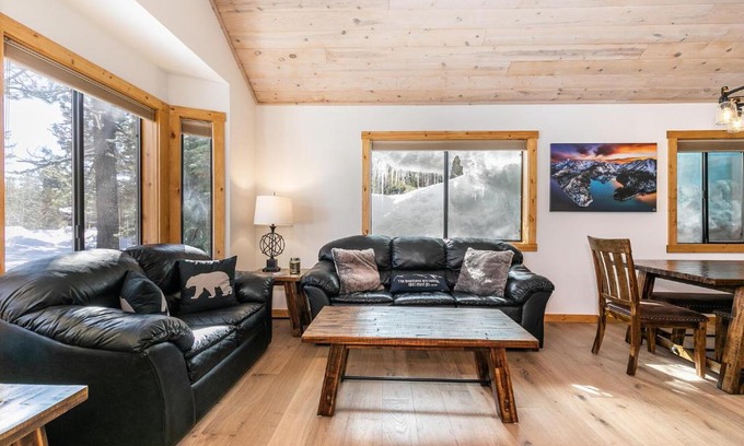 Truckee House | Cozy Kokanee at Tahoe Donner - 4-Star Stay with Pool Access