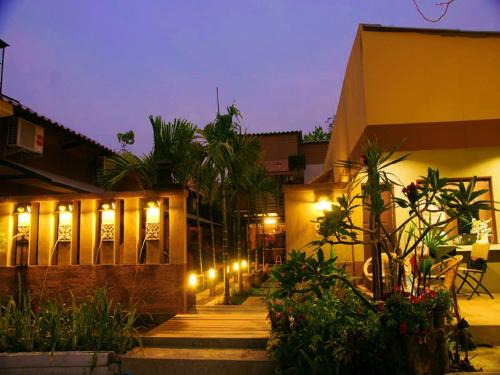 Old City House | Budget-Friendly Koko Palm Inn – Guest Rated 9/10