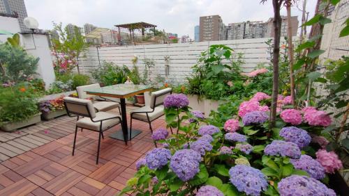Jinjiang House | Discover koko's Terrace Garden & Cozy Cat Cottage