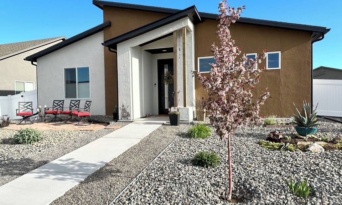 Fruita House | Top-Rated Kokopelli House: Modern Retreat in Fruita Desert