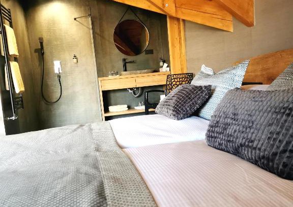 Bytca House | Unforgettable Koliba na vršku: Pet-Friendly Retreat