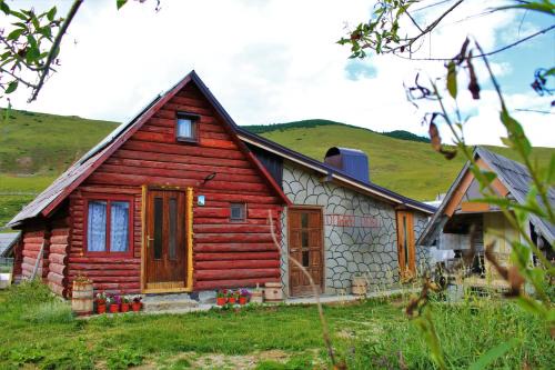Sumece Apartment | Cozy Koliba Nazif Softić: Pet-Friendly Retreat Awaits