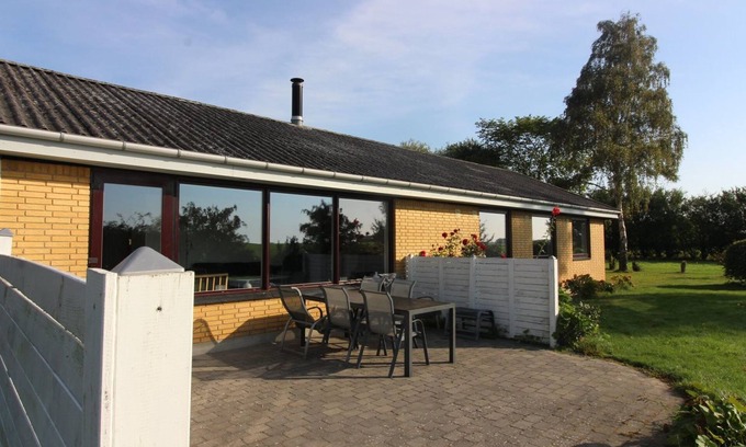Pedersker House | Relax at "Kolle": Oceanfront Retreat with Spa & Breakfast